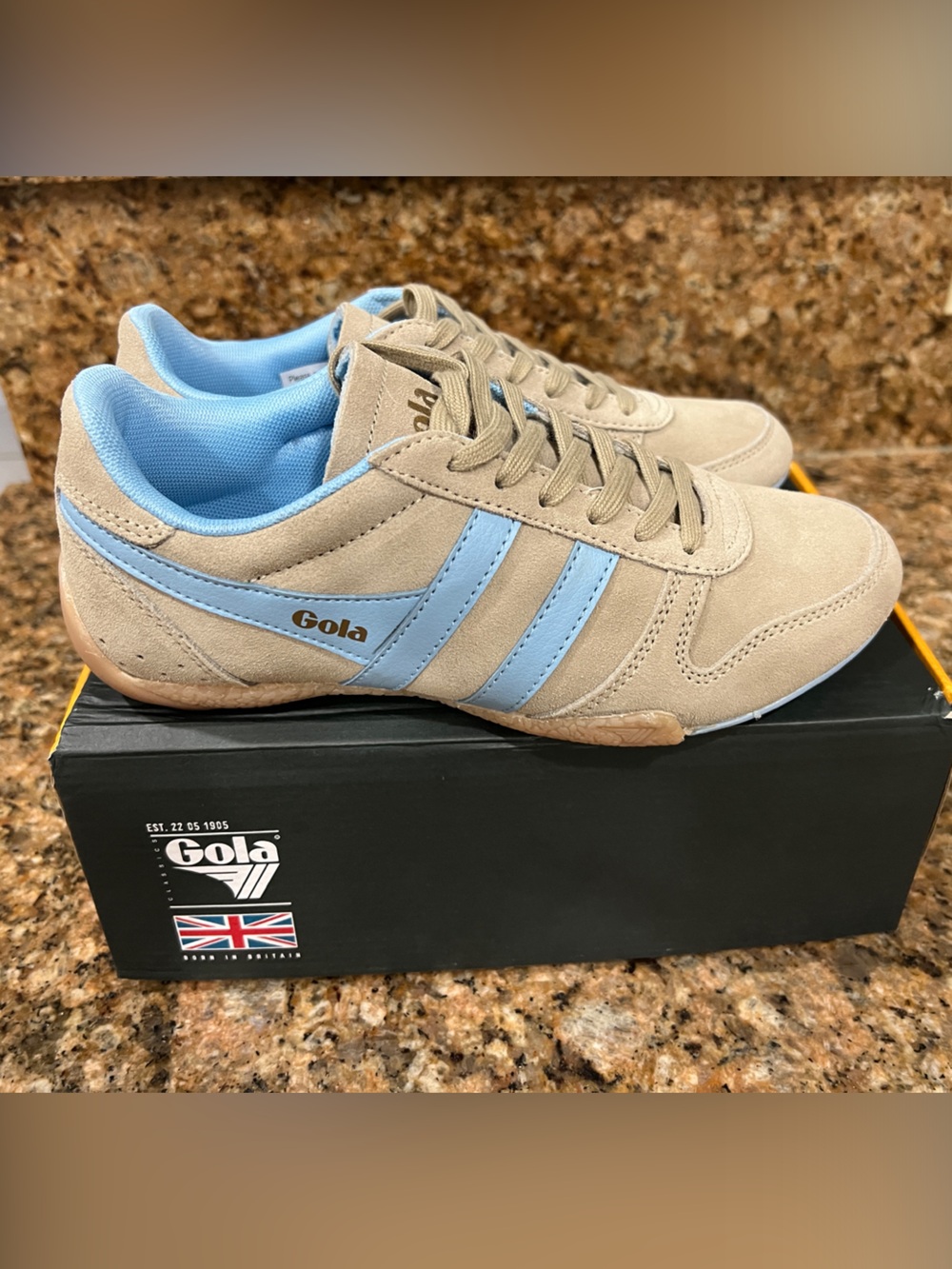 Gola Chase woman’s Beige Suede Sneakers with Light Blue Stripes